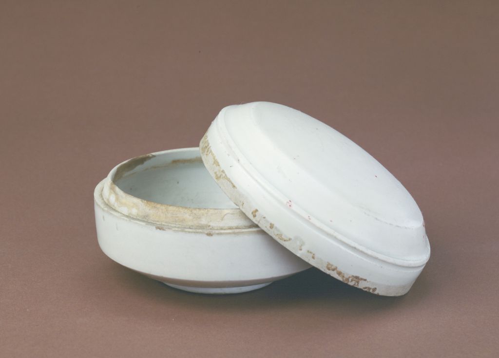 图片[1]-Ding white glaze box-China Archive